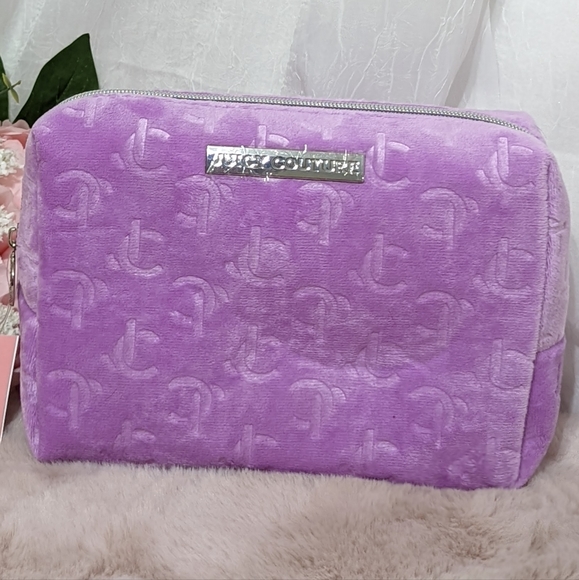 Juicy Couture Handbags - 🆕 Juicy Couture Logo Travel Cosmetic Bag 💗